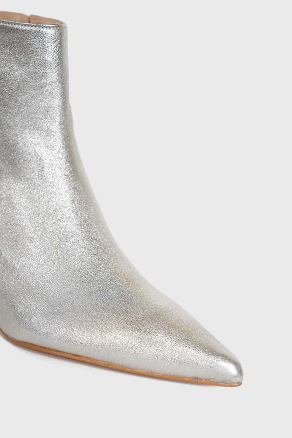 Liz Lam Boots - milk